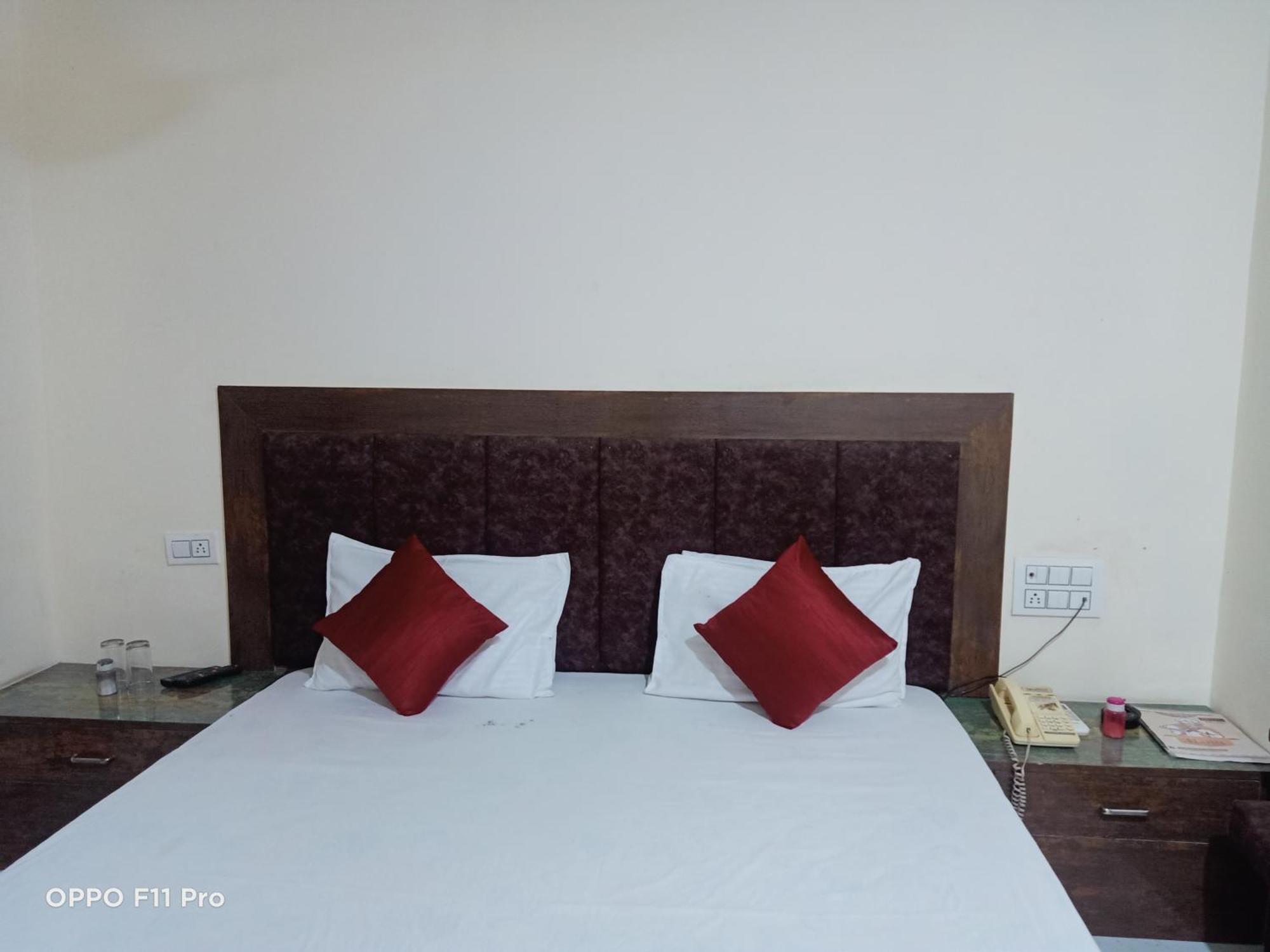 Hotel Ambassador Inn Gwalior Exterior photo