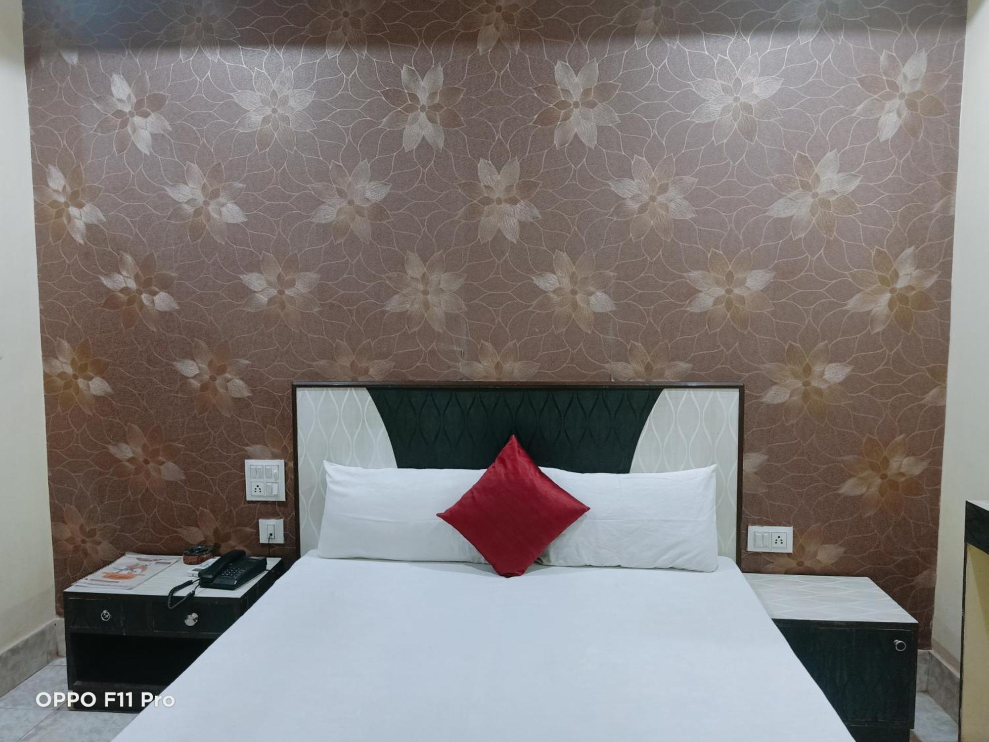 Hotel Ambassador Inn Gwalior Exterior photo
